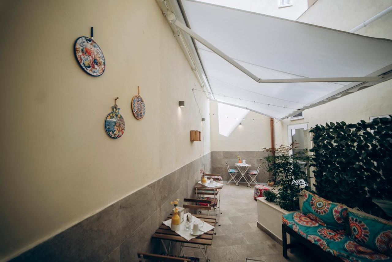 Dimora Fantasia Charme B&B Bari Eksteriør bilde